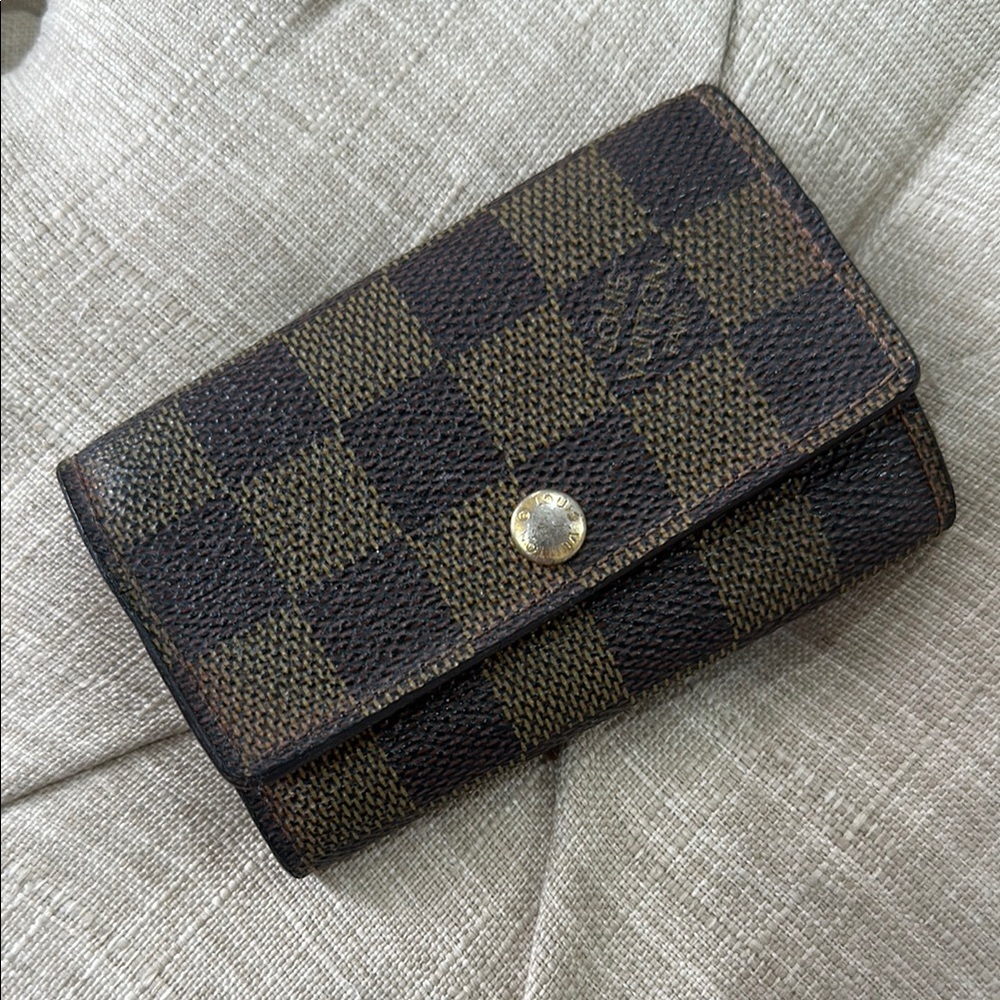 LV damier ebene 6 key holder